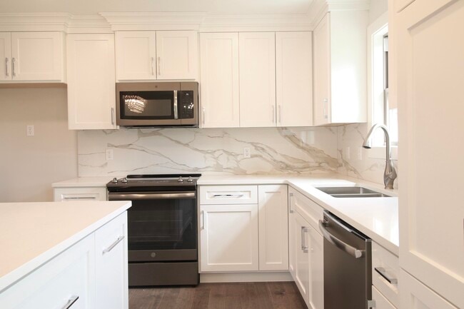 Building Photo - 5300 Harbor Town Dr