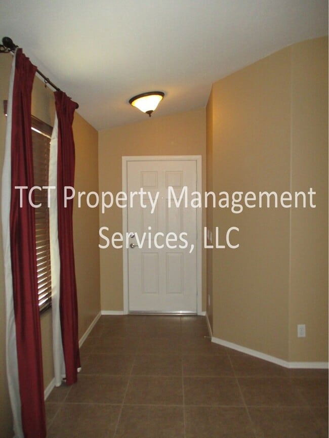 Building Photo - Beautiful Home in Shamrock Estates!
