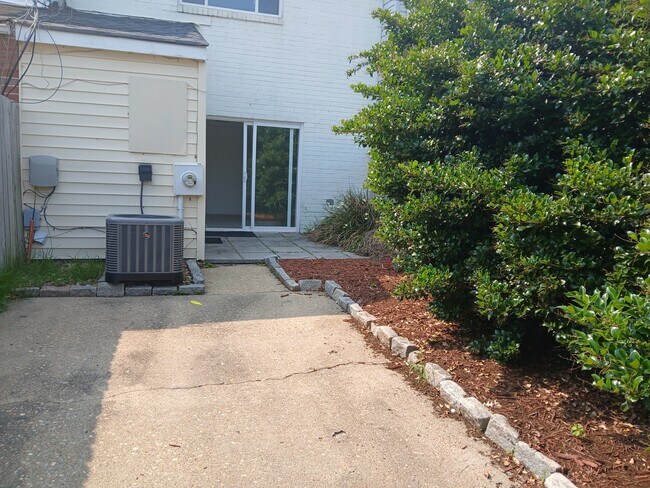 Foto del edificio - 2241 Sedgewick Dr