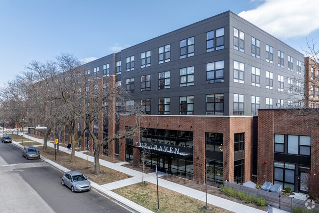 1825 W Lawrence Ave - The Raven Residences