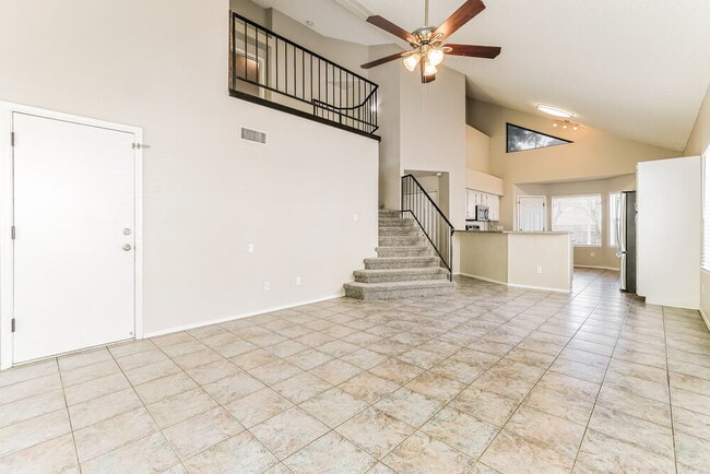 Building Photo - 441 S Maple