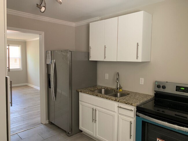 Building Photo - 2717 Columbus Cir