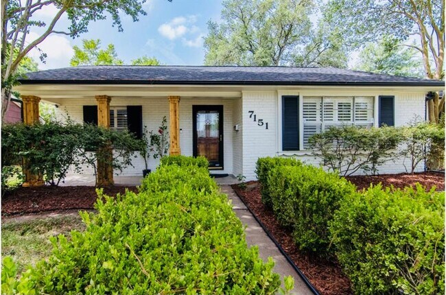 Foto del edificio - 7151 Edgemoor Dr