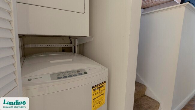 Foto del edificio - 121 S Fremont Ave