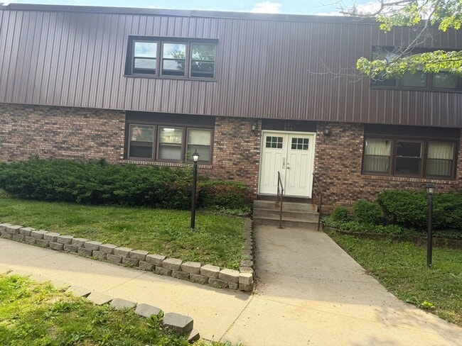 Building Photo - 524 Breezy Point Dr