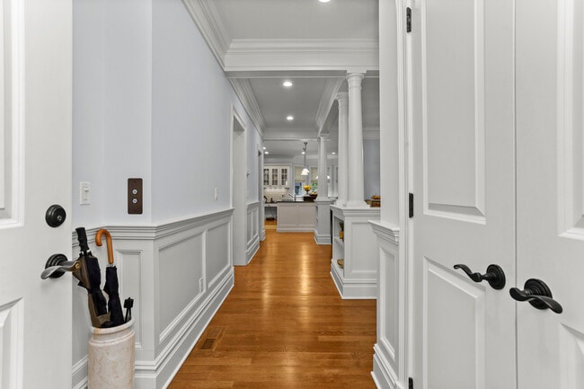 Building Photo - 53 Locust St