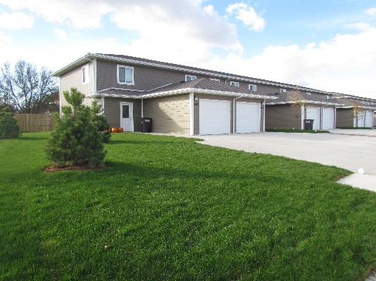Primary Photo - Autumn Wind Townhomes