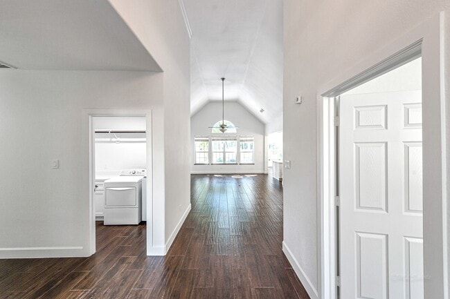 Foto del edificio - 6 Old River Pl