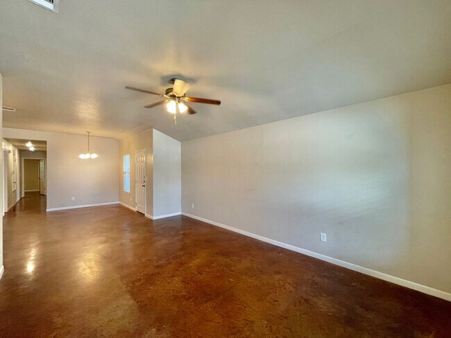 Foto del edificio - 928 Maplewood Dr