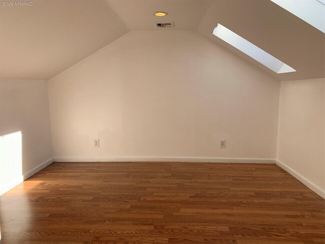 Building Photo - 14 Bayville Ave