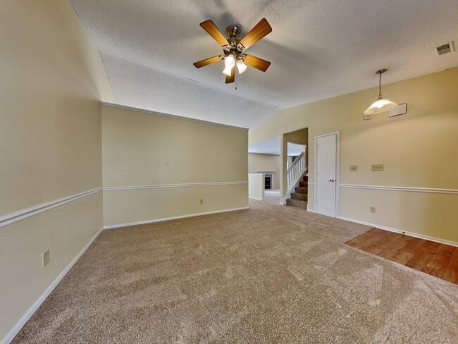 Building Photo - Spacious 3-bedroom Home