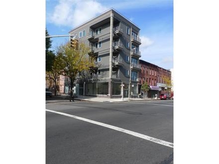 Foto principal - 1074 Bedford Ave