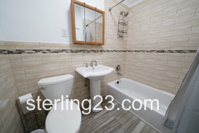 Foto del edificio - 2345 Crescent St