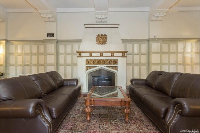 Foto del edificio - 167-10 Crocheron Ave