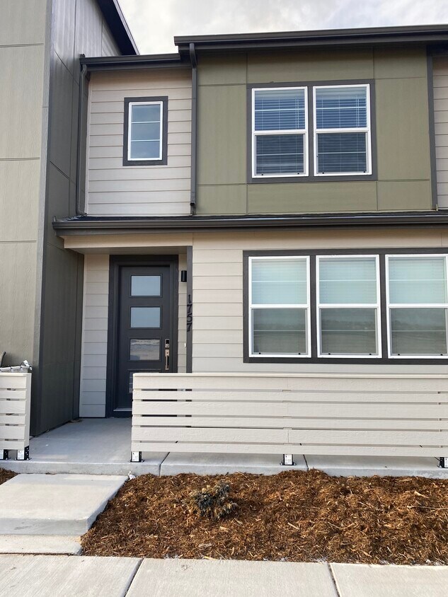 Primary Photo - 1757 Rose Quartz Heights