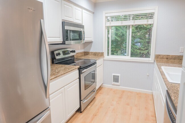 Building Photo - 408 2nd Ave S