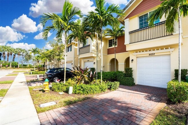 Foto del edificio - 4652 Horseshoe Cir