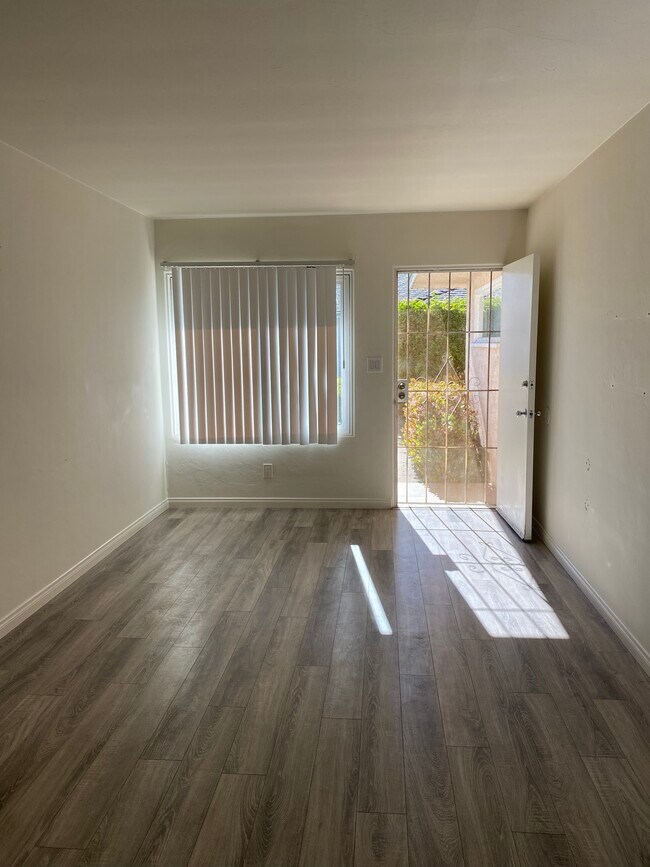 Building Photo - 930 Chalcedony St