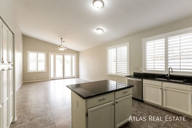Foto del edificio - 931 N Beck Ct