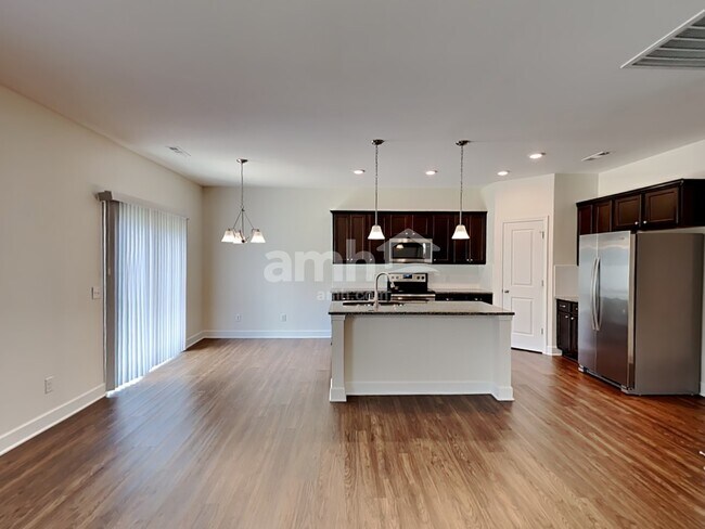Foto del edificio - 5229 Lake Maxwell Dr