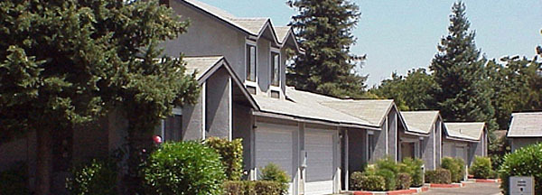 Building Exterior - 1320 Lakewood Ave