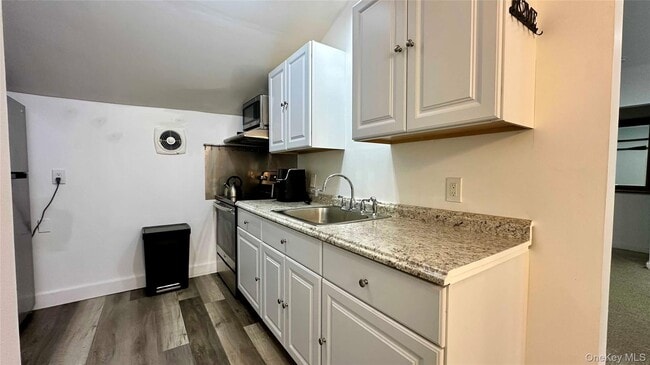 Building Photo - 22 Ludlam Ave