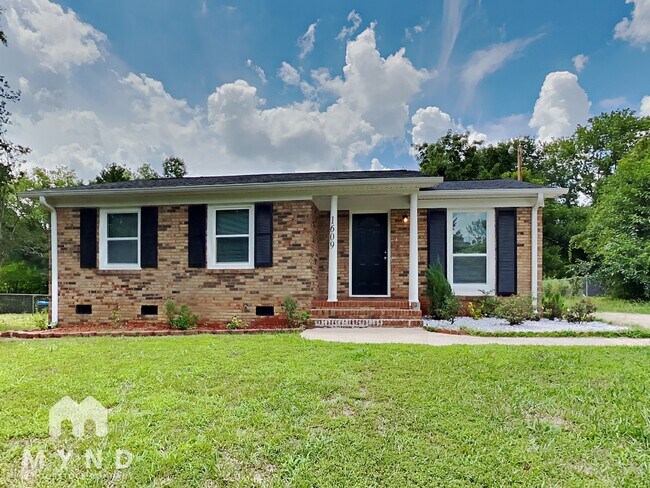 Building Photo - 1609 Rushing St