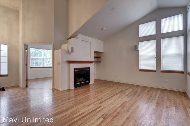 Building Photo - 4054 Hawthorne Cir