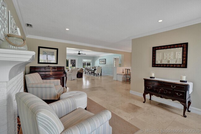Building Photo - 248 Codrington Dr