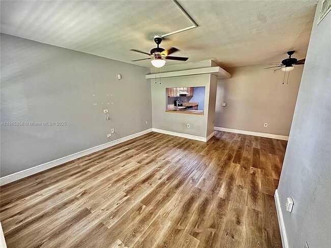 Foto del edificio - 10055 NW 4th St