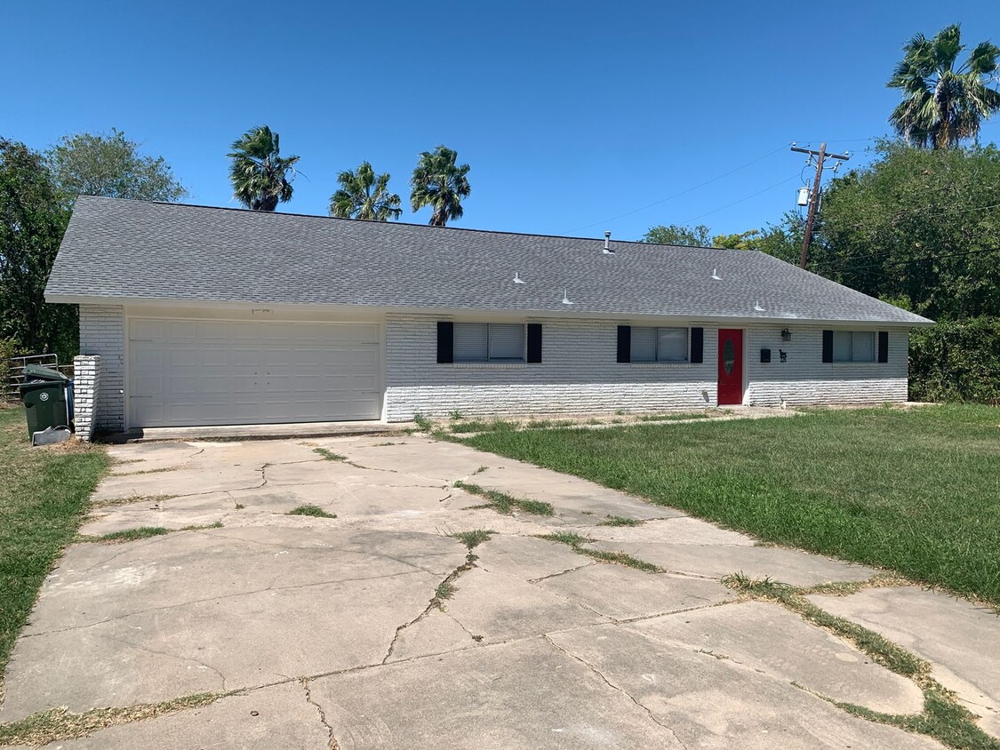 Primary Photo - This home is located just off Ocean Dr.