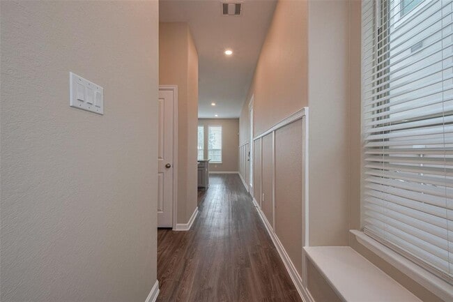 Building Photo - 4046 Balboa Dr