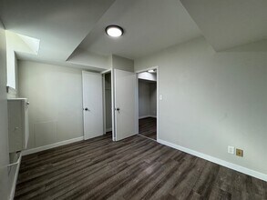 Building Photo - 416 Nelson St