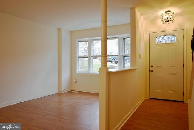 Building Photo - 703 Robinwood Dr
