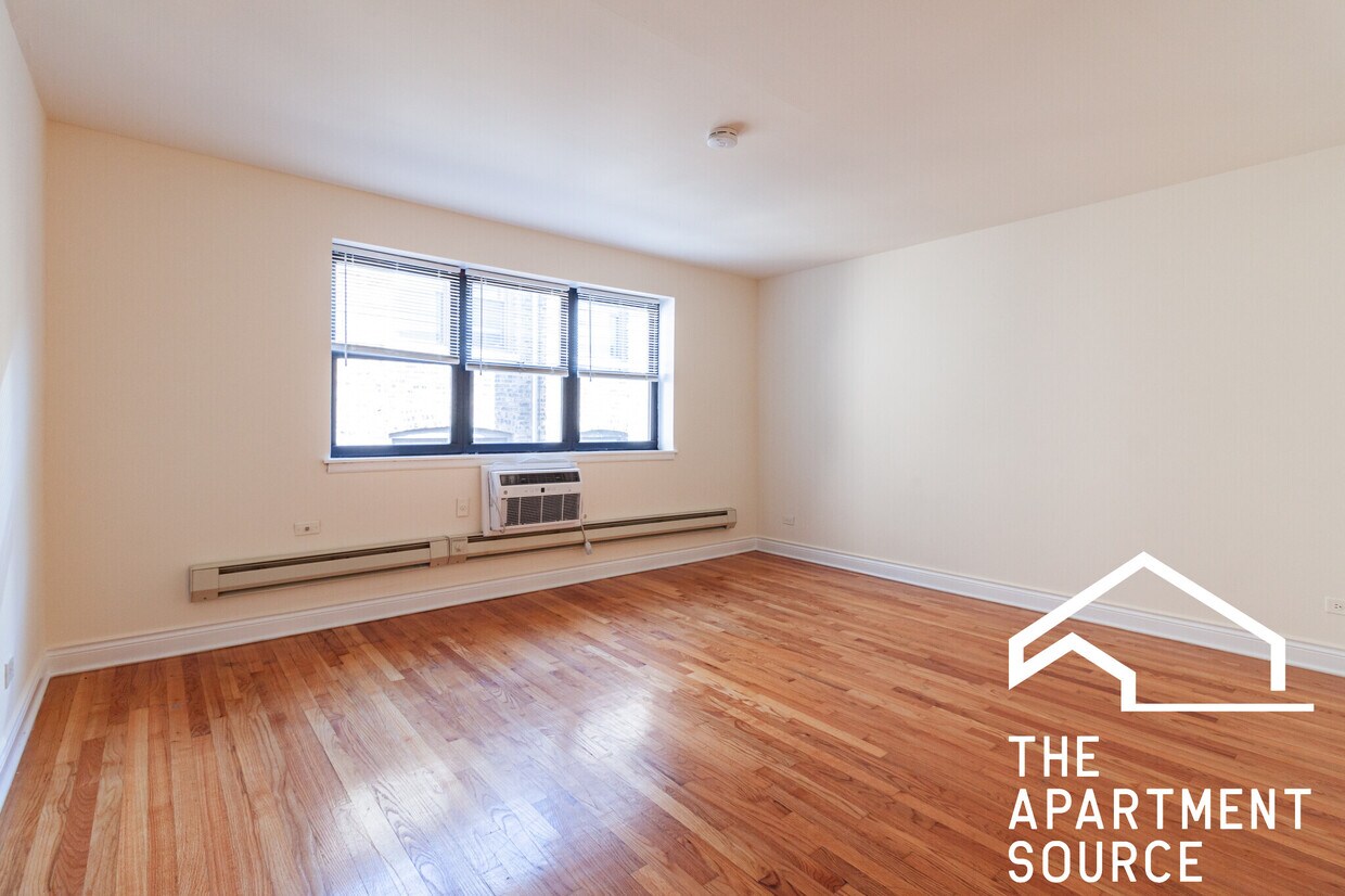 Foto principal - 665 W Wrightwood Ave