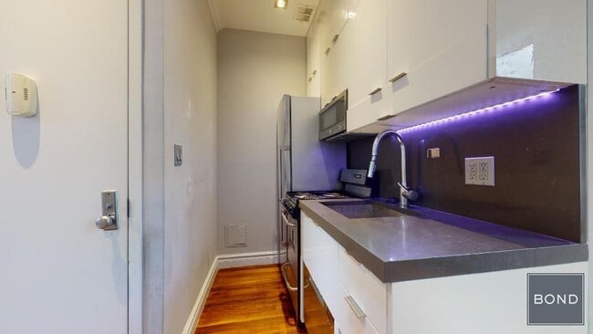 Building Photo - 326 E 35th St
