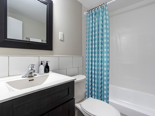 Building Photo - 390 Grey Street