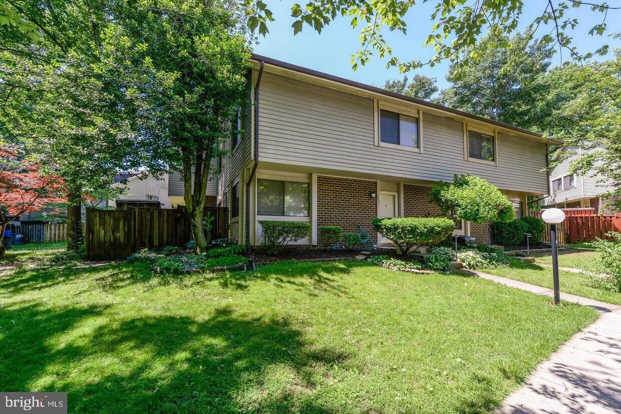 Building Photo - 10671 Myrtle Oak Ct