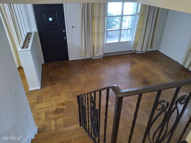 Building Photo - 3 br, 1.5 bath House - 1587 Edge Hill Rd