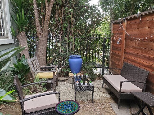 Courtyard - 1436 Formosa N Ave
