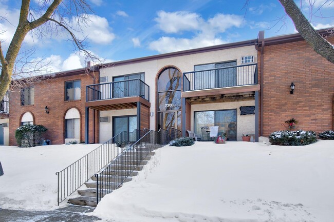 Building Photo - 7300 York Ave S