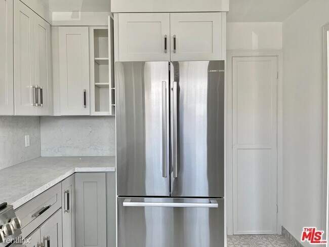 Foto del edificio - 2 br, 2 bath House - 134 1/2 N Kings Rd