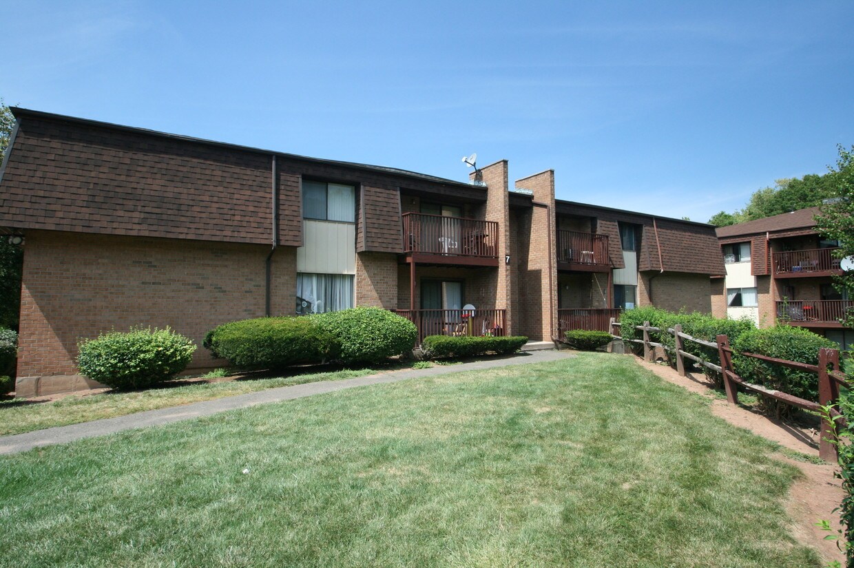 525 Crown St, Meriden, CT 06450 Condo for Rent in Meriden, CT