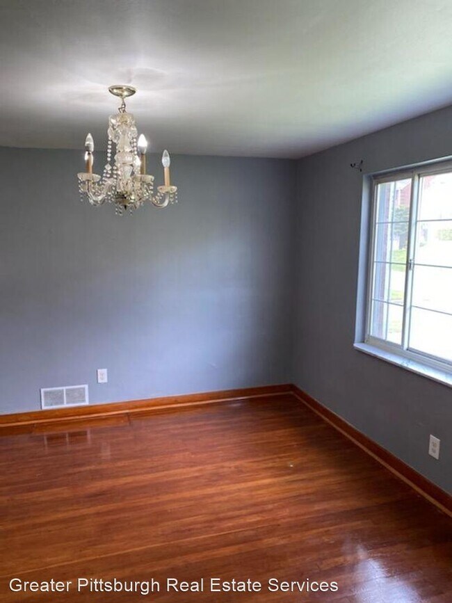 Building Photo - 3 br, 1.5 bath House - 624 Macfarlane Dr.