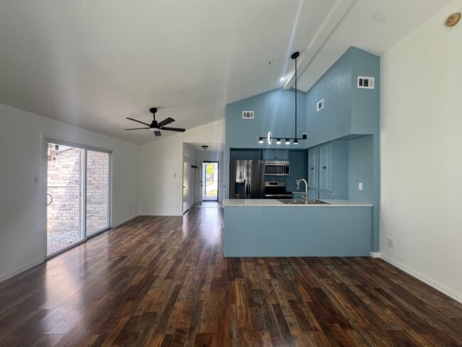 Living/Kitchen - 4257 Caldwell Ave