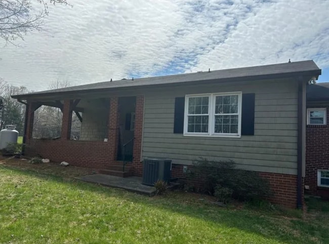 Building Photo - 6170 Vienna Dozier Rd