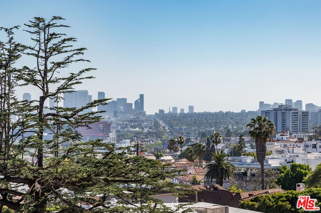 Foto del edificio - 1424 N Crescent Heights Blvd