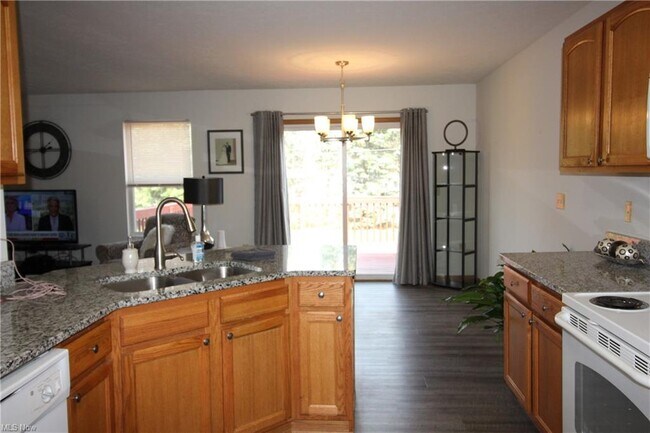 Building Photo - 1377 Beechnut Dr