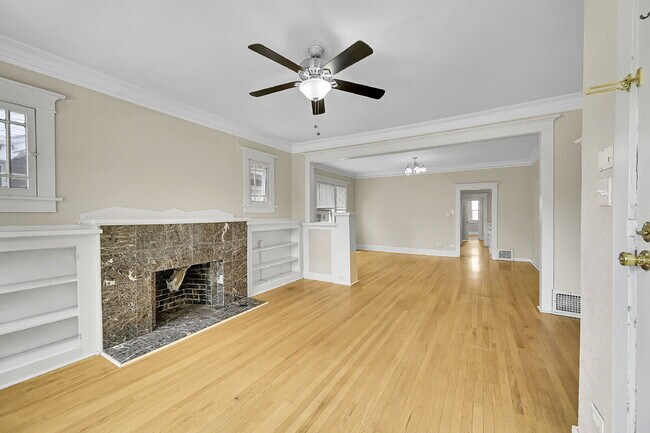 Foto del edificio - $3,250.00, 4 bed, 3 bed, located in Denver...