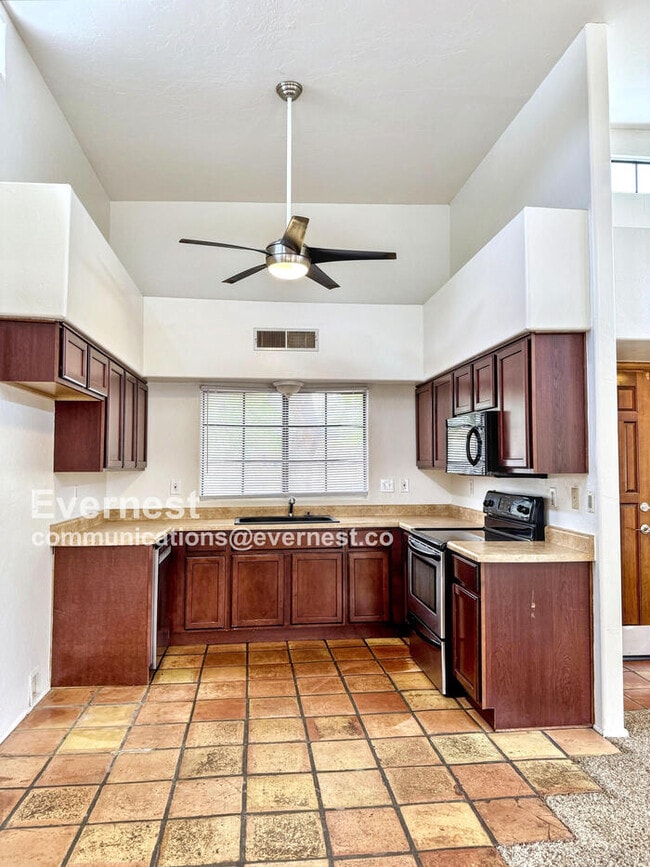 Building Photo - 7370 W Beryllium Ln